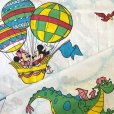 画像1: ヴィンテージ　ファブリック　【ディズニー/キャラクターいっぱい・気球・エリオット】ボーダー柄なし　航空便送料込 (1)