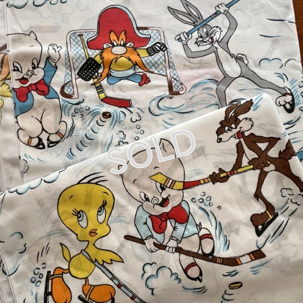 画像1: ヴィンテージ　ツインサイズ　フラットシーツ　【ルーニーテューンズ/ホッケー】ご予約品